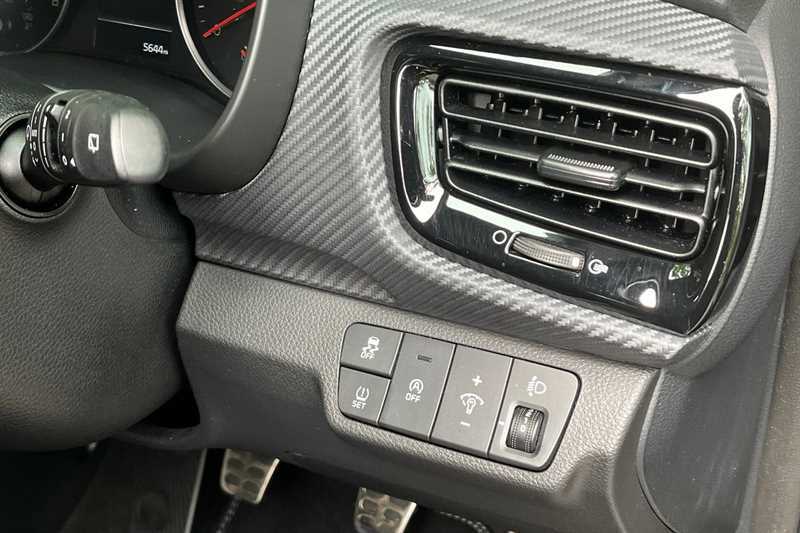 Kia Stonic 1.0T Gdi 98 Gt-line Black #34