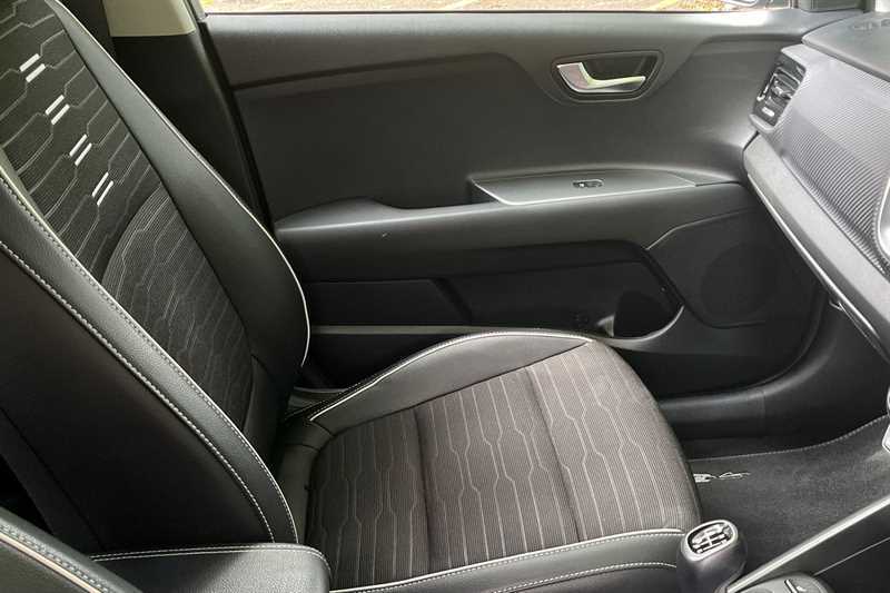 Kia Stonic 1.0T Gdi 98 Gt-line Black #38