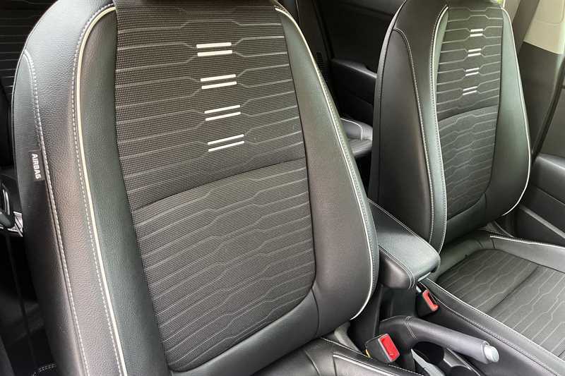 Kia Stonic 1.0T Gdi 98 Gt-line Black #36