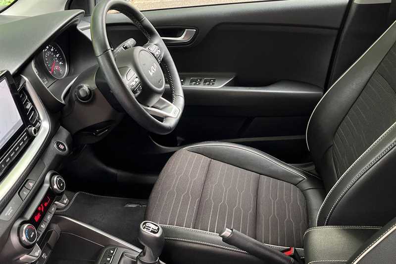 Kia Stonic 1.0T Gdi 98 Gt-line Black #40