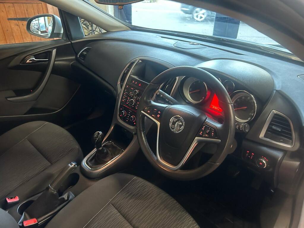 Vauxhall Astra Hatchback 1.4I Excite Euro 6 201565 Black #3