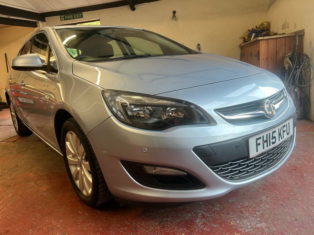 Vauxhall Astra Hatchback 1.4I Excite Euro 6 201565 Black #1
