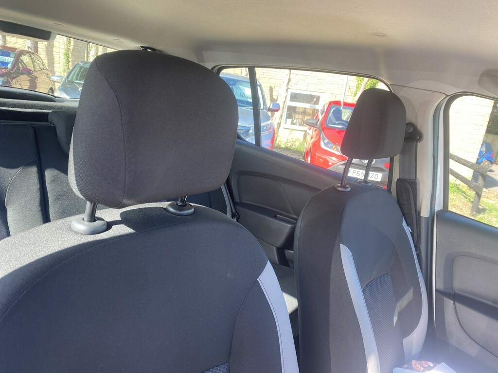 Dacia Sandero 1.1 Laureate 75 Bhp White #9