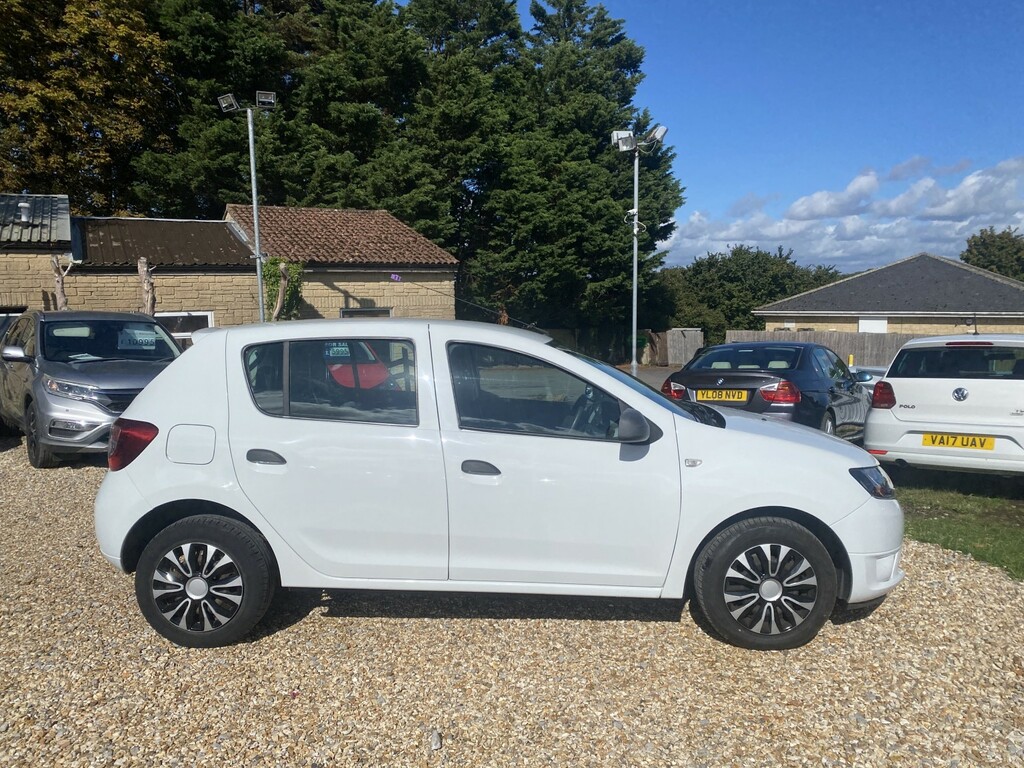 Dacia Sandero 1.1 Laureate 75 Bhp White #17