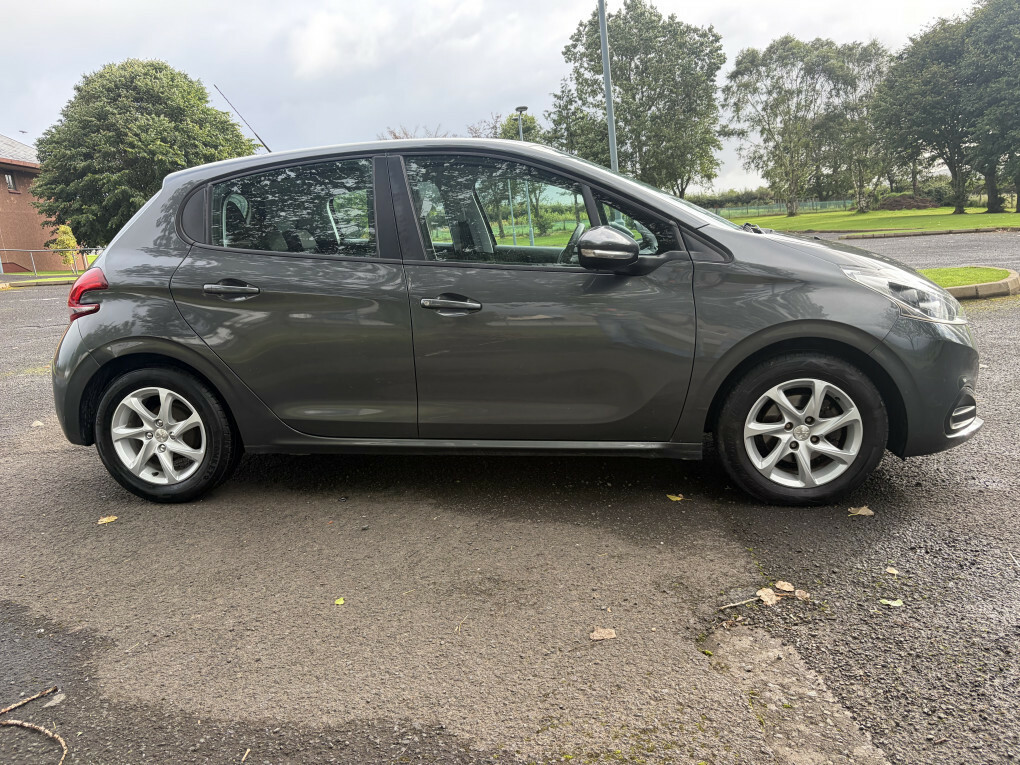 Peugeot 208 Active Blue Hdi #3