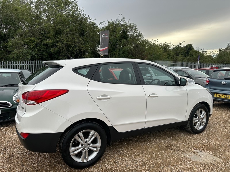Hyundai Ix35 1.6 Gdi Style Suv White #4