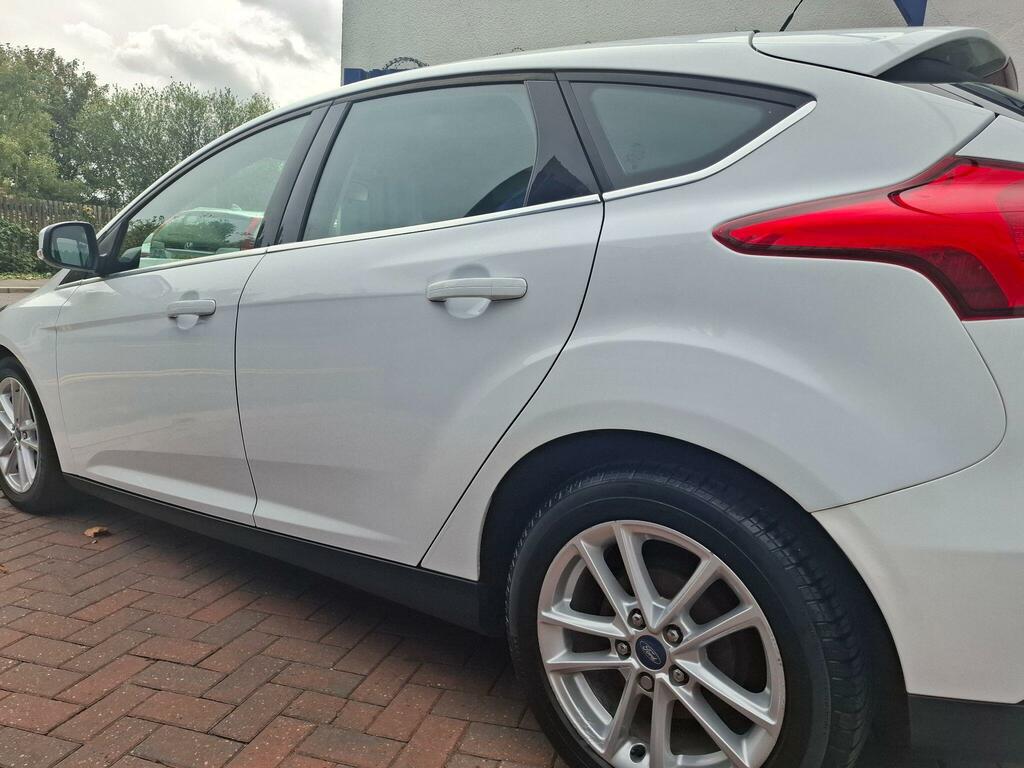 Ford Focus Zetec White #5