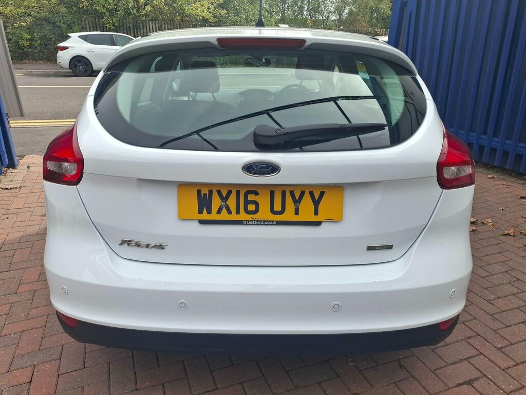 Ford Focus Zetec White #6
