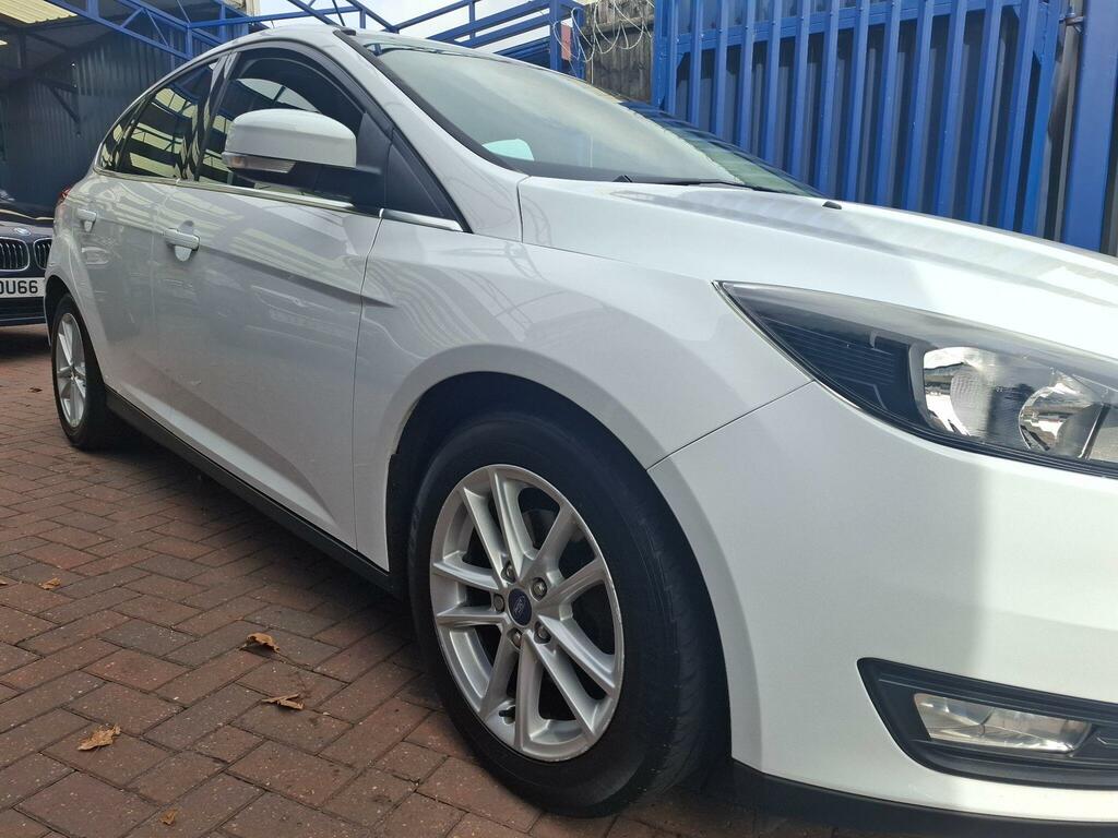 Ford Focus Zetec White #2
