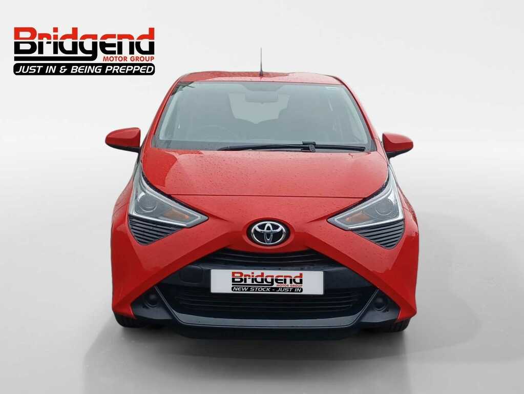Toyota Aygo 1.0 Vvt-i X-play Hatchback Red