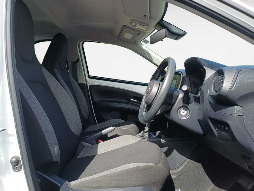 Toyota Aygo Hatchback White #1