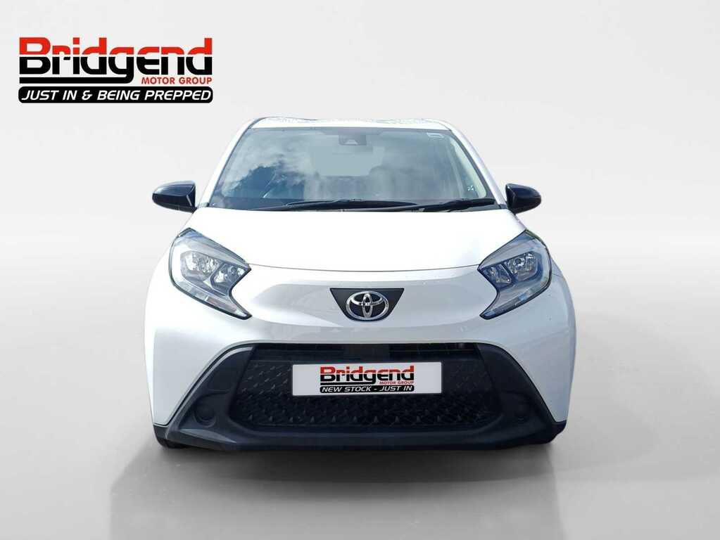 Toyota Aygo Hatchback White #2