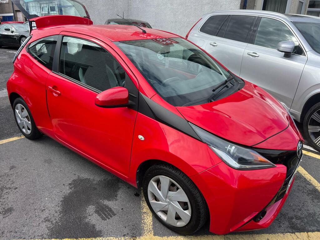 Toyota Aygo Hatchback 1.0 Vvt-i X-play Euro 6 201616 Red