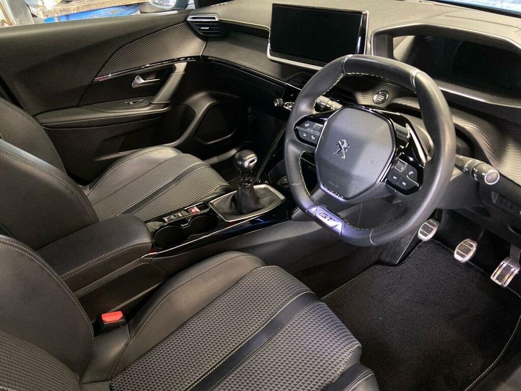 Peugeot 2008 Puretech Active Premium Orange #20