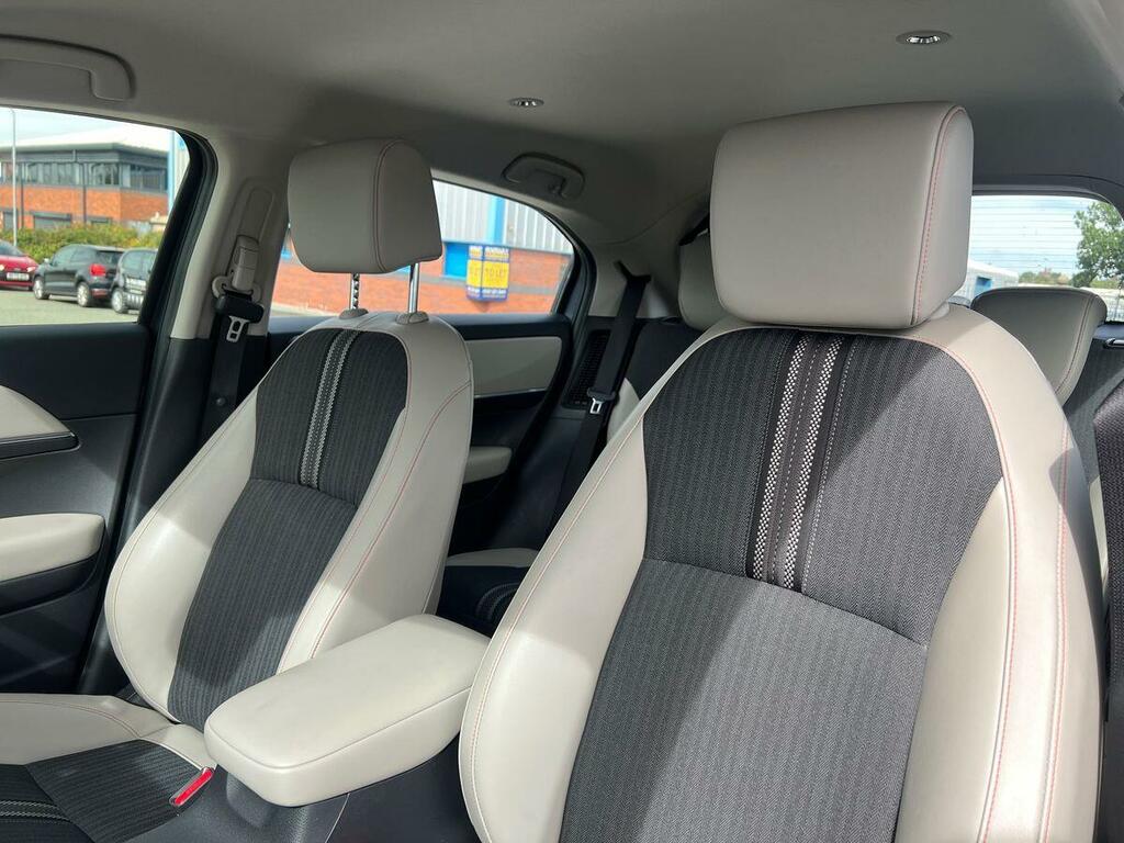 Honda Hr-V Advance White #36