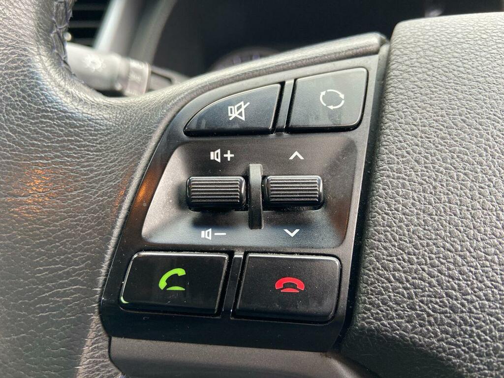 Hyundai Tucson Se Nav Red #15