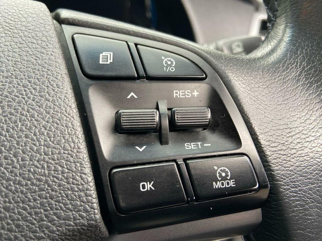 Hyundai Tucson Se Nav Red #16