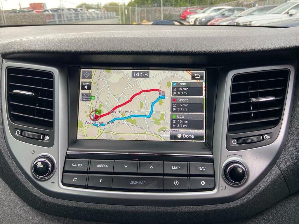 Hyundai Tucson Se Nav Red #17