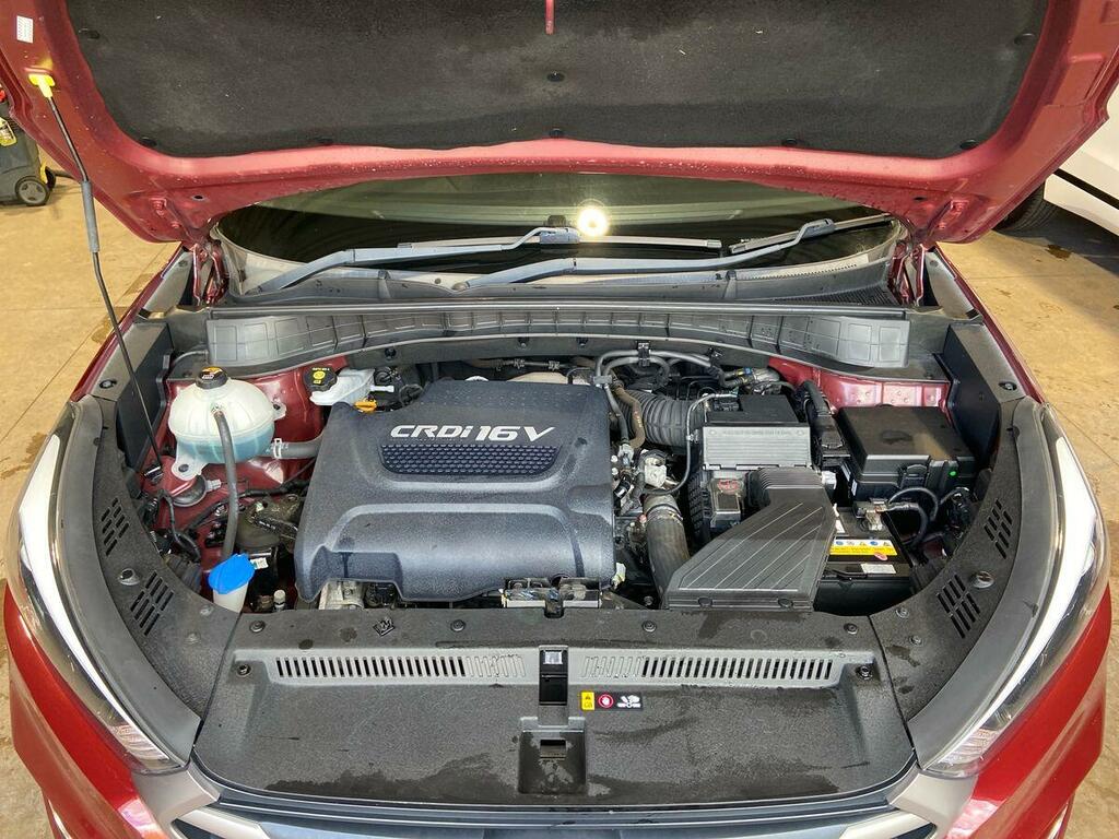 Hyundai Tucson Se Nav Red #18