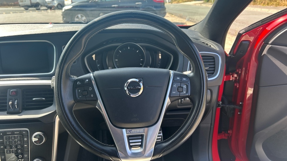 Volvo V40 R Design Edition KM19FEX Red #3