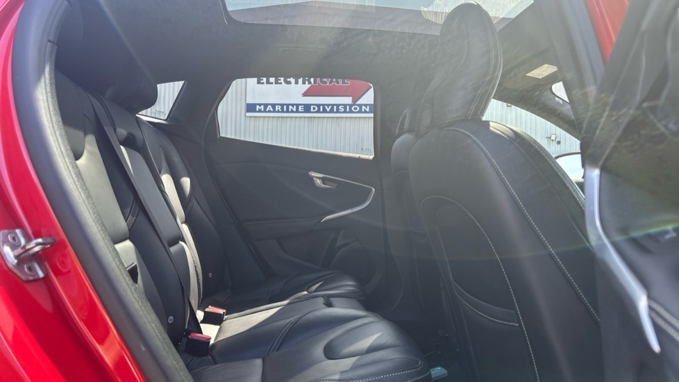 Volvo V40 R Design Edition KM19FEX Red #5