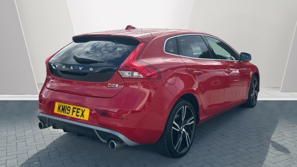 Volvo V40 R Design Edition KM19FEX Red #2
