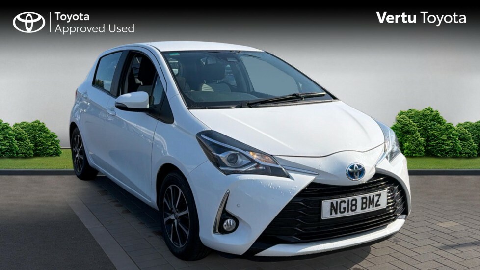 Toyota Yaris Icon Tech White