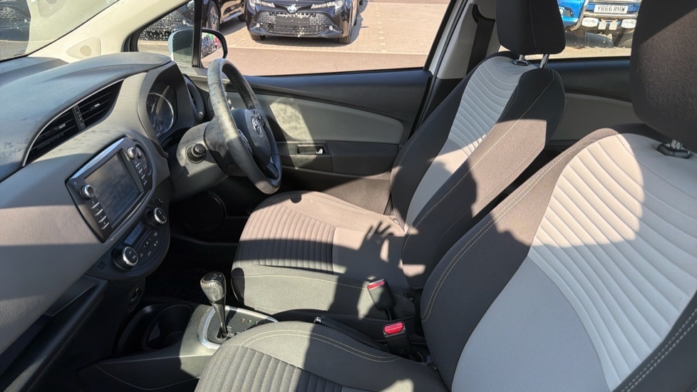 Toyota Yaris Icon Tech NG18BMZ White #5
