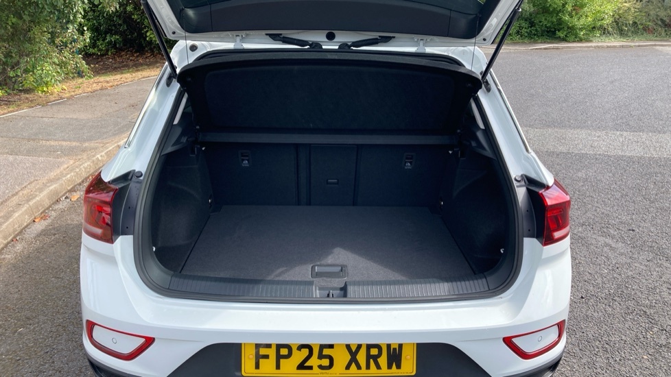 Volkswagen T-Roc Match FP25XRW White #4