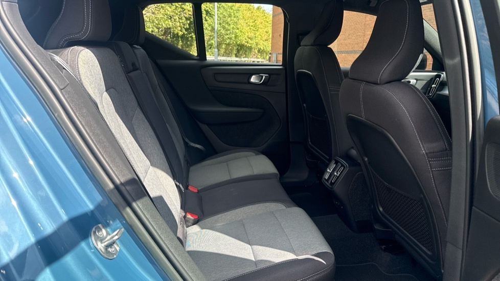 Volvo XC40 Plus Blue #6