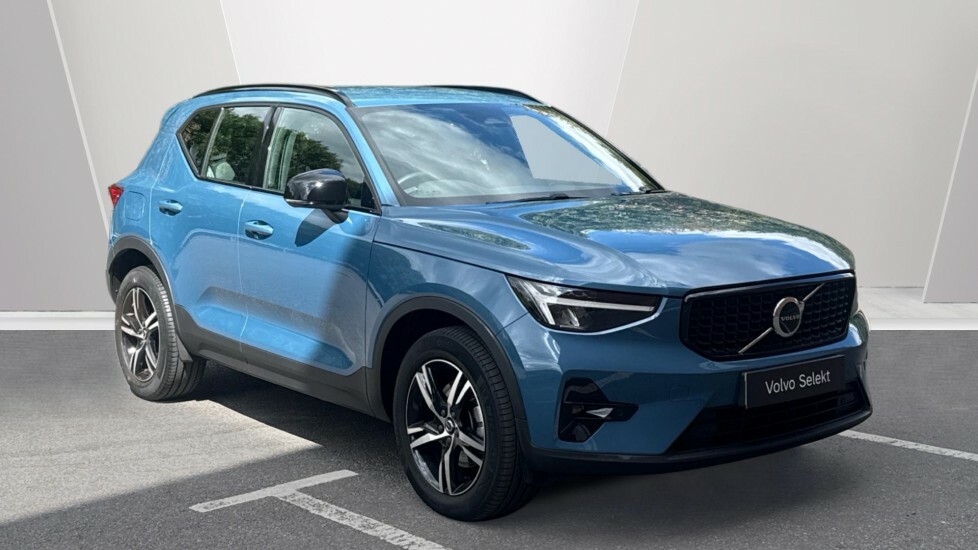 Volvo XC40 Plus Blue