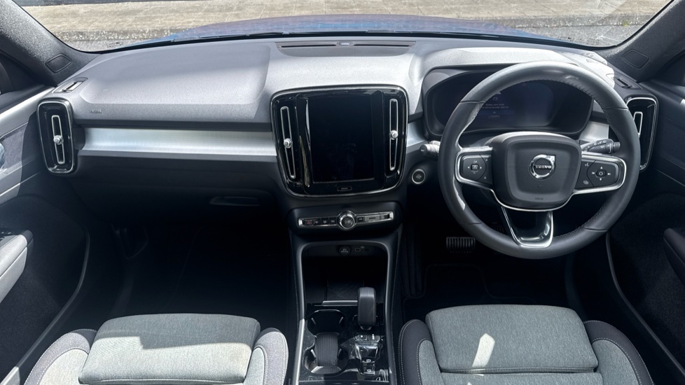 Volvo XC40 Plus Blue #5