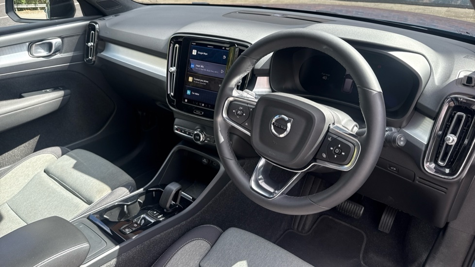 Volvo XC40 Plus Blue #4