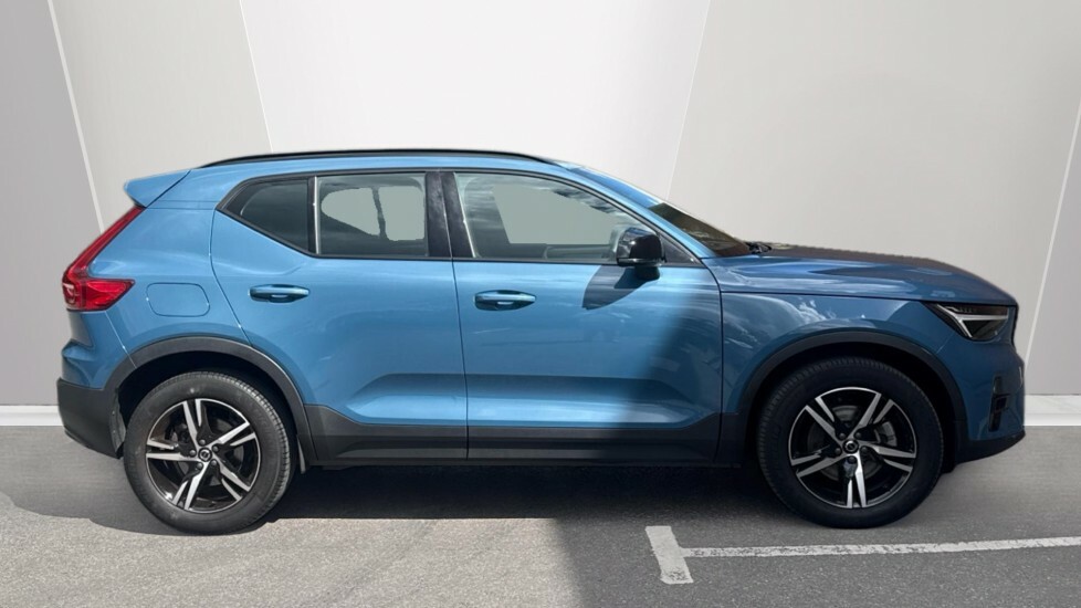 Volvo XC40 Plus Blue #3