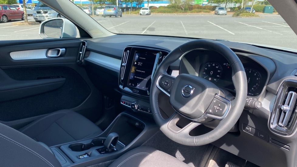 Volvo XC40 Momentum Silver #4