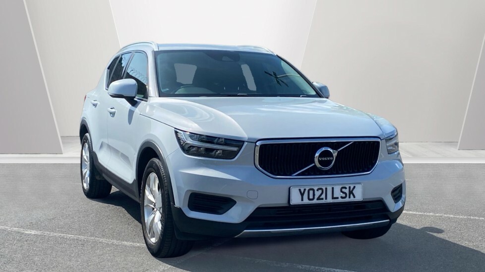 Volvo XC40 Momentum Silver