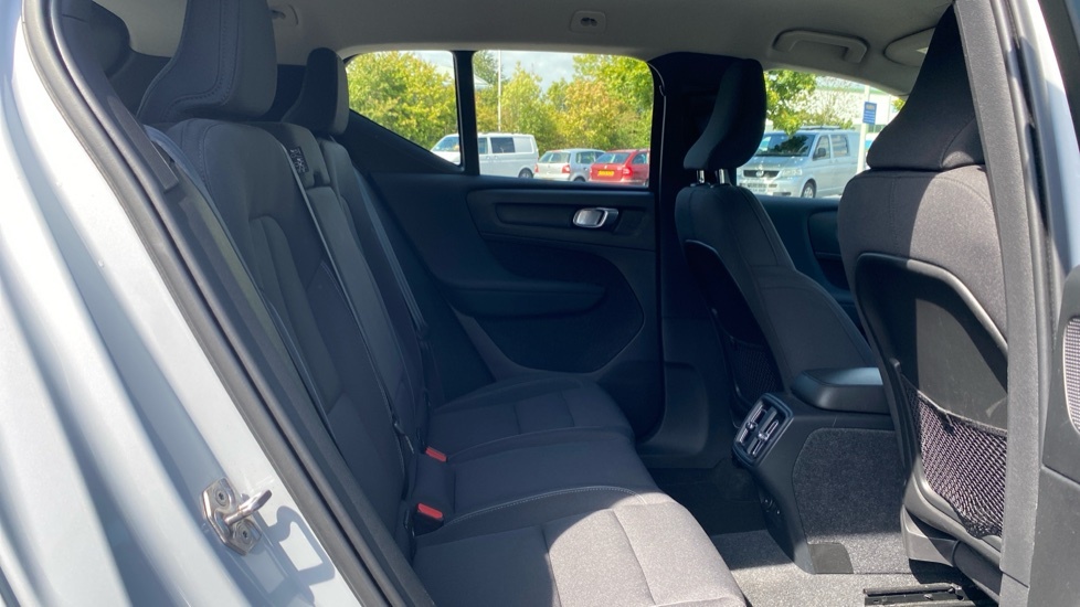 Volvo XC40 Momentum Silver #6