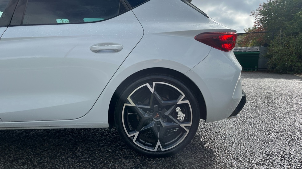 Cupra Leon V2 White #4