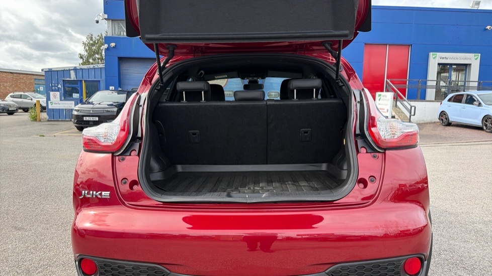 Nissan Juke Tekna Red #4
