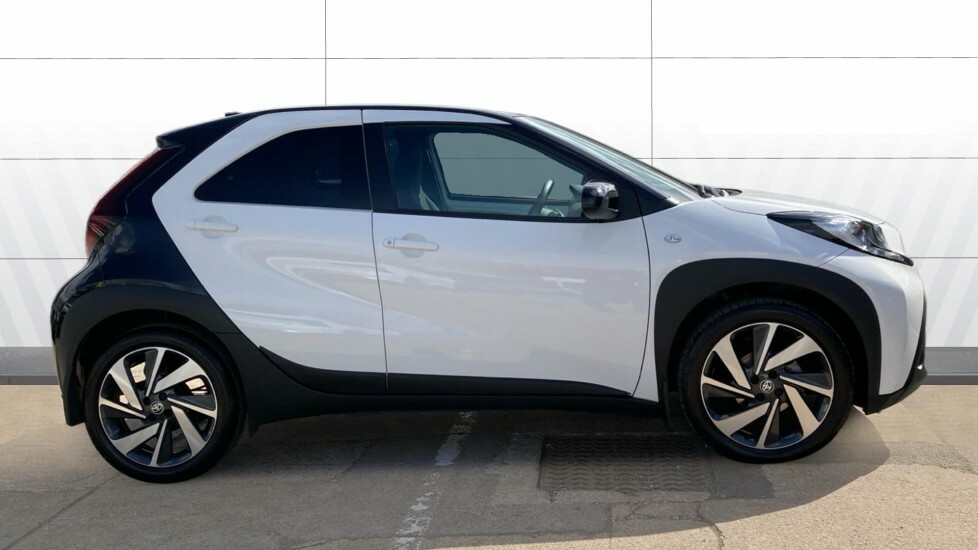 Toyota Aygo X Edge White #5