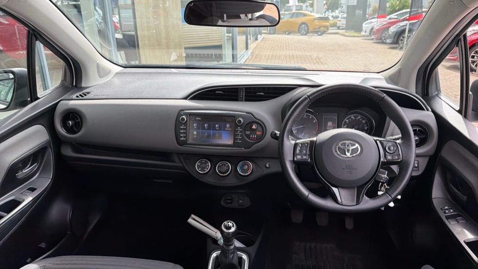 Toyota Yaris Icon Tech YM67UPO White #6