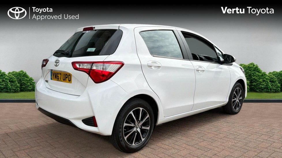 Toyota Yaris Icon Tech YM67UPO White #2