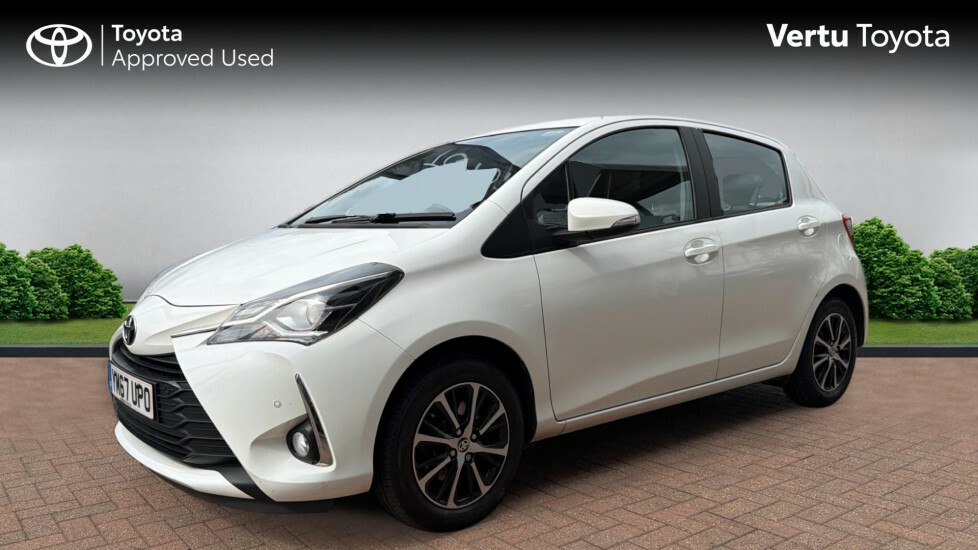 Toyota Yaris Icon Tech YM67UPO White #3