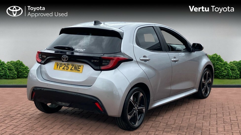 Toyota Yaris Excel Silver #2