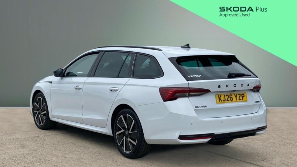 Skoda Octavia Sportline White #3