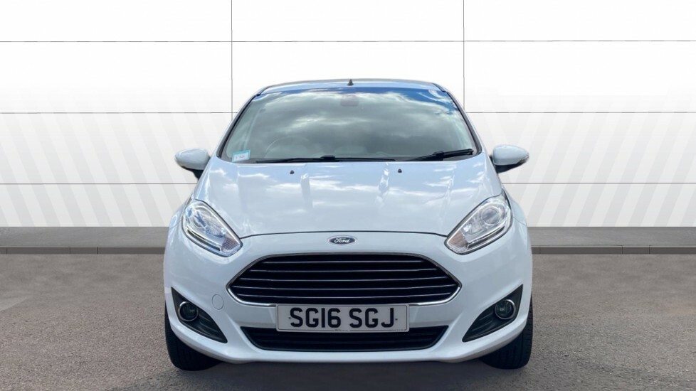 Ford Fiesta Titanium White #3