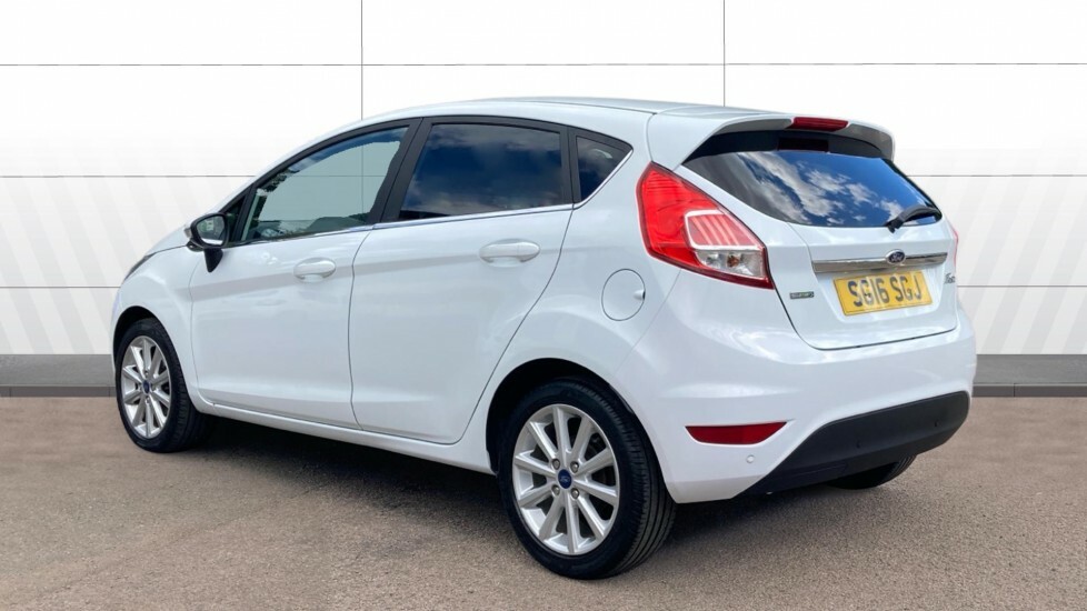 Ford Fiesta Titanium White #2