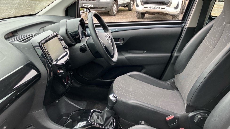 Toyota Aygo X X-pression X-shift White #5