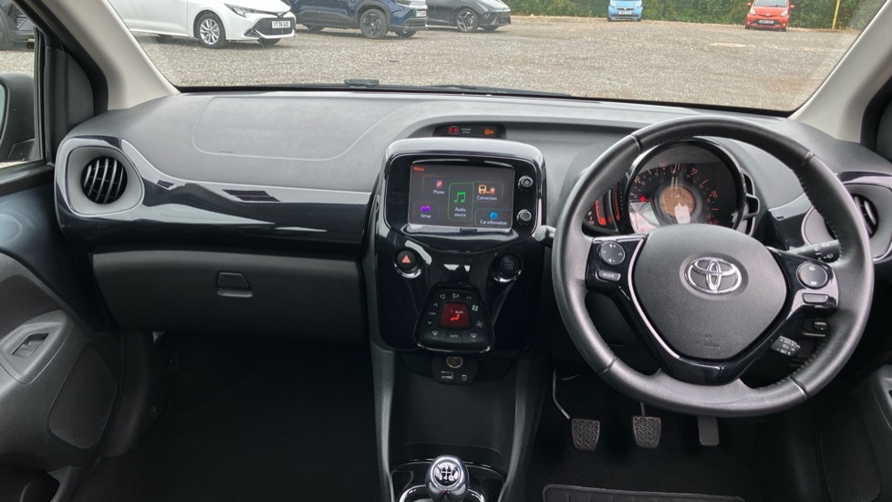 Toyota Aygo X X-pression X-shift White #6