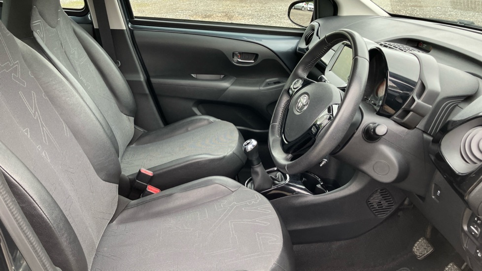 Toyota Aygo X X-pression X-shift White #12